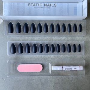 STATIC NAILS Reusable Pop-On Manicures (Matte Black, Almond)